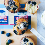Friands Rezept Blaubeerfriands muffins einfache muffins nusskuchen kleine kuchen backen backrezept blaubeerrezept blueberry friands recipe mandelkuchen haselnusskuchen backen kuchen für kinder zuckerzimtundliebe foodstyling food photo blaubeerrezepte gebäck backen mit beeren very berry