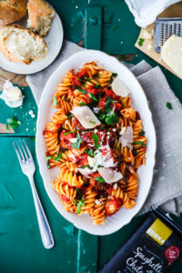 Hackbaellchen Pastasauce EDEKA Selection Nudelsauce mit Hack foodstyling food photography zuckerzimtundliebe mittagessen ideen einfache pastasauce mit Parmesan EDEKA Pasta Fusilloni Rezept Hackbällchen meatball pasta recipe