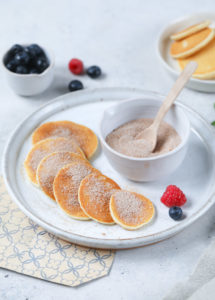 Rezept Mini Buttermilch zuckerzimt zimtzucker Pancakes Pfannkuchen mit Beeren Pfannkuchenspiess Frühstücksrezept Frühstücksglück zuckerzimtundliebe foodblog backblog