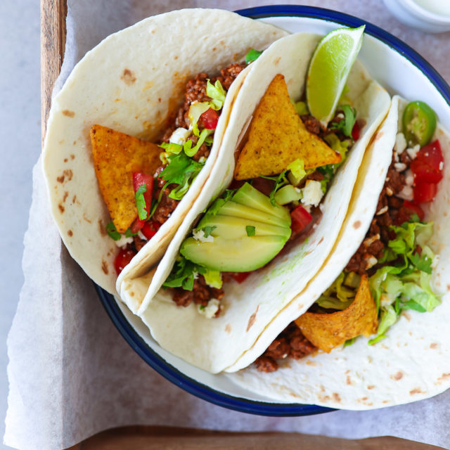 Es gibt ein mexikanisches Rezept für Tacos mit würzigem Hackfleisch ...