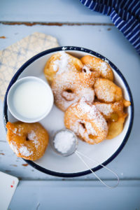 Apfel Fritter, apple fritters, apfelringe, äpfel im schlafrock, die besten apfelrezepte, rezept, frittiert, frittieren, welches fett zum frittieren, zuckerzimtundliebe, zucker zimt und liebe, deutscher foodblog, foodstyling, apples, apple recipes, apple foodstyling, food photography, apple rings