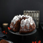 Gewürzkuchen Rezept Zuckerzimtundliebe spiced bundt cake Gugelhupf Schokoladenkuchen Schoko Gugelhupf Rührteig Rührkuchen Nordic Ware form Crown Foodblog Backblog weihnachtskuchen Herbstkuchen foodstyling food photography