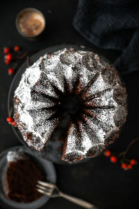 Gewürzkuchen Rezept Zuckerzimtundliebe spiced bundt cake Gugelhupf Schokoladenkuchen Schoko Gugelhupf Rührteig Rührkuchen Nordic Ware form Crown Foodblog Backblog weihnachtskuchen Herbstkuchen foodstyling food photography