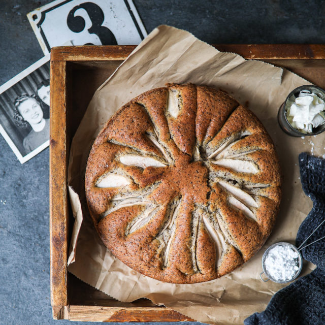 versunkener mohnkuchen birnenkuchen pear cake recipe backrezept rezept rührteig rührkuchen herbstkuchen birnenrezept zucker zimt und liebe kuchen backblog foodblog mohnkuchen poppy seed cake foodstyling food photography