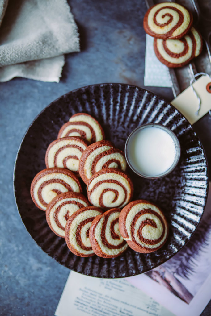 Rezept Glühwein Schwarz weiss gebäck weihnachtskekse weihnachtsplätzchen christmas cookies einfacher mürbeteig einfache weihnachtsplätzchen teig zuckerzimtundliebe foodblog backblog foodstyling cookie exchange adventsgebäck cookies cookie teig weihnachtsbäckerei