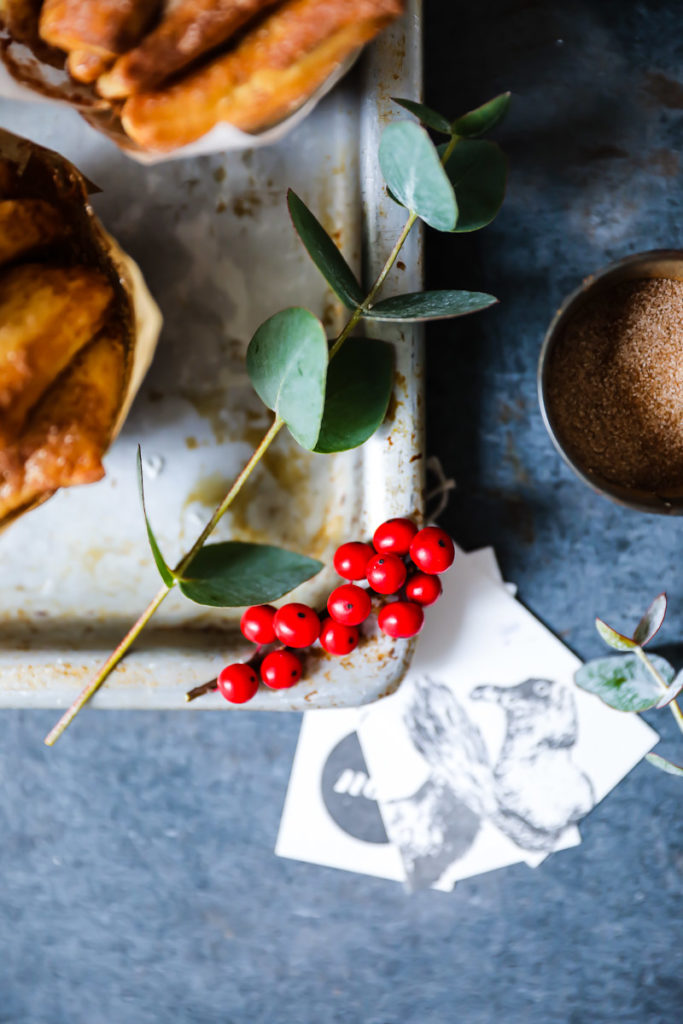 Zupfbrot Muffins Rezept pull apart bread muffins recipe zimtschnecken backrezept backen zuckerzimtundliebe foodblog backblog foodstyling zimtfüllung hefeteig muffins adventsgebäck muffinform