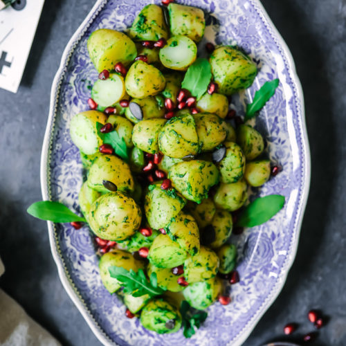Kartoffeln mit Kräuter Senf Dressing Kartoffelsalat weihnachten würstchen senf senfrezepte senfdressing löwensenf kartoffelrezept zuckerzimtundliebe granatapfel foodblog weihnachtsrezepte