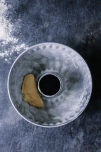 Zebrakuchen Gugelhupf Rezept mit Guss Zebra cake bundt cake Backen backrezept einfacher Kuchen Marmorkuchen Napfkuchen Rührteig zuckerzimtundliebe foodblog backblog food photographie foodstyling