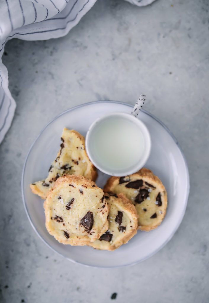 Salted Butter Chocolate Chunk Shortbread Alison Roman Shortbread Cookies Kekse Schokocookies Rezept einfache Kekse zuckerzimtundliebe foodblog backblog foodstyling