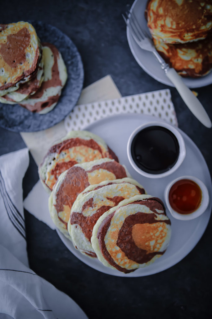 Zebrapancakes Pancake Rezept fluffige Pfannkuchen Kakao Schoko pancakes rezept amerikanische pancakes zuckerzimtundliebe foodblog backblog foodstyling food photography