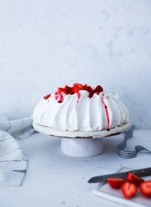 Einfaches Pavlova Rezept Dessert Backen Eiweiß Baiser wie backt man pavlova foodstyling food photography zucker zimt und liebe foodblog backblog