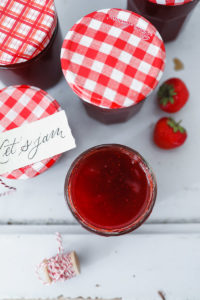 Erdbeermarmelade erdbeer prosecco konfitüre Zuckerzimtundliebe Foodblog Einmachschule Marmeladen Schule wie kocht man marmelade ein rezept marmelade canning strawberry prosecco jam diamant gelierzucker 1:1 aufs brot frühstück brunch sommer im glas einwecken weckglas