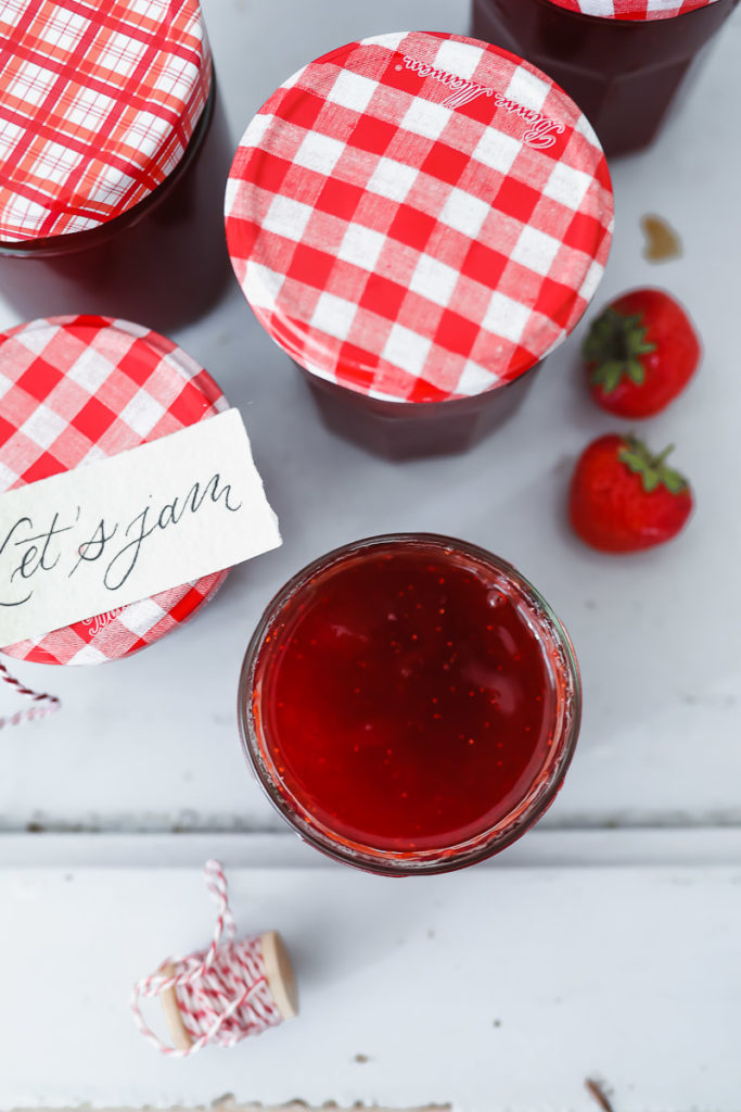 Erdbeermarmelade erdbeer prosecco konfitüre Zuckerzimtundliebe Foodblog Einmachschule Marmeladen Schule wie kocht man marmelade ein rezept marmelade canning strawberry prosecco jam diamant gelierzucker 1:1 aufs brot frühstück brunch sommer im glas einwecken weckglas