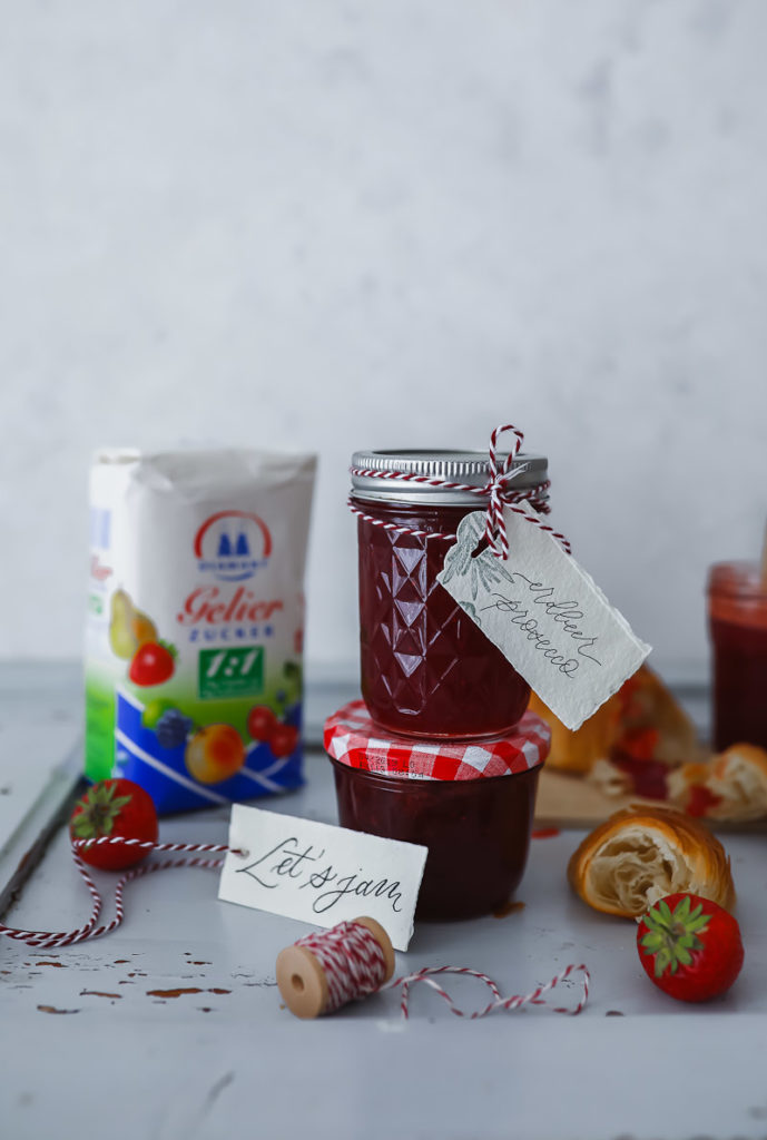 Erdbeermarmelade erdbeer prosecco konfitüre Zuckerzimtundliebe Foodblog Einmachschule Marmeladen Schule wie kocht man marmelade ein rezept marmelade canning strawberry prosecco jam diamant gelierzucker 1:1 aufs brot frühstück brunch sommer im glas einwecken weckglas