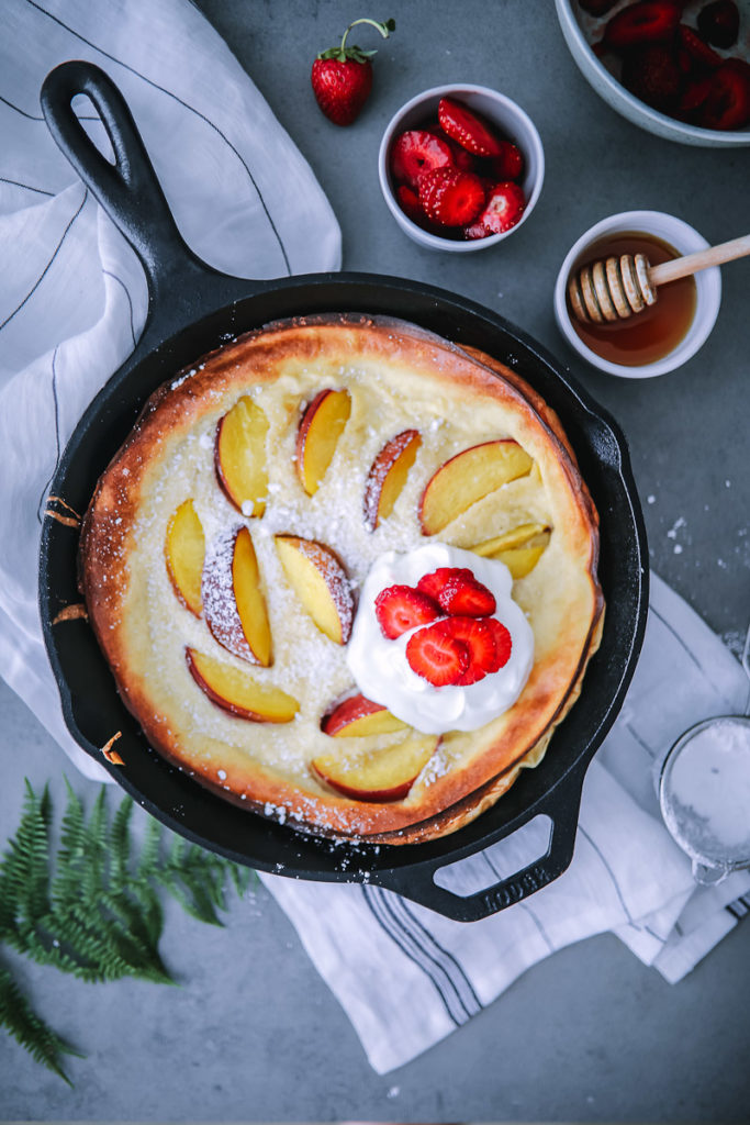 Pfirsich Dutch Baby Ofen Pfannkuchen Pancake peach puffed pancake german pancake foodstyling food photography frühstück bestes dutch baby rezept brunch zuckerzimtundliebe foodblog backblog the bakefeed