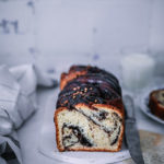 Schokoladen Babka Schoko Hefezopf Schokoladenfüllung einfacher Hefeteig yeast dough Trockenhefe Rezept Backrezept Frühstücksrezept Brunchrezept Schokoladenbrot zuckerzimtundliebe Foodstyling Food photography Backblog the bakefeed