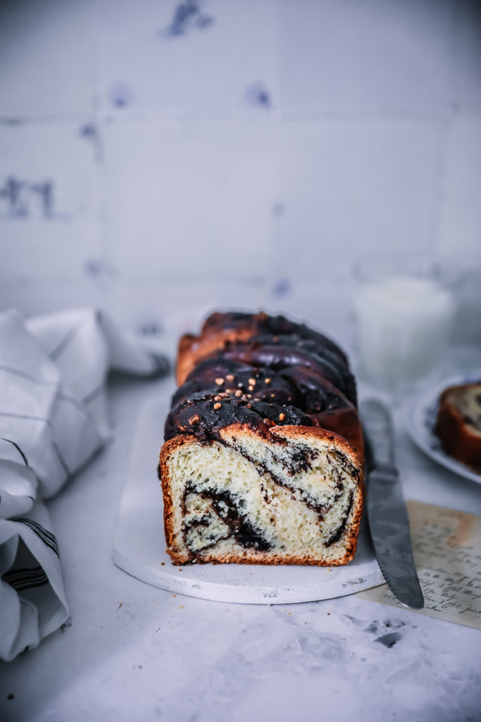 Schokoladen Babka Schoko Hefezopf Schokoladenfüllung einfacher Hefeteig yeast dough Trockenhefe Rezept Backrezept Frühstücksrezept Brunchrezept Schokoladenbrot zuckerzimtundliebe Foodstyling Food photography Backblog the bakefeed
