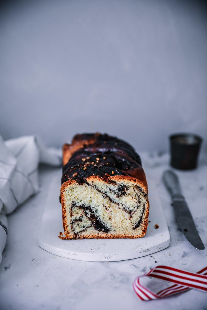 Schokoladen Babka Schoko Hefezopf Schokoladenfüllung einfacher Hefeteig yeast dough Trockenhefe Rezept Backrezept Frühstücksrezept Brunchrezept Schokoladenbrot zuckerzimtundliebe Foodstyling Food photography Backblog the bakefeed