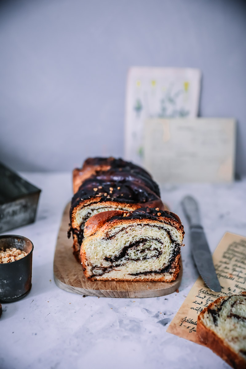 Schokoladen Babka Schoko Hefezopf Schokoladenfüllung einfacher Hefeteig yeast dough Trockenhefe Rezept Backrezept Frühstücksrezept Brunchrezept Schokoladenbrot zuckerzimtundliebe Foodstyling Food photography Backblog the bakefeed