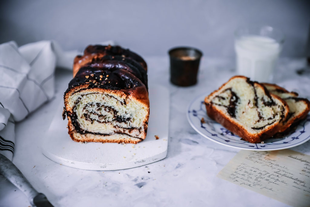 Schokoladen Babka Schoko Hefezopf Schokoladenfüllung einfacher Hefeteig yeast dough Trockenhefe Rezept Backrezept Frühstücksrezept Brunchrezept Schokoladenbrot zuckerzimtundliebe Foodstyling Food photography Backblog the bakefeed