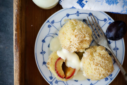 Zwetschgenknödel Rezept Erdäpfelteig Kartoffelteig Marillenknödel Südtiroler Rezepte Zuckerzimtundliebe Foodblog foodstyling backblog food photography Meetmerano Meraner Land plum dumplings