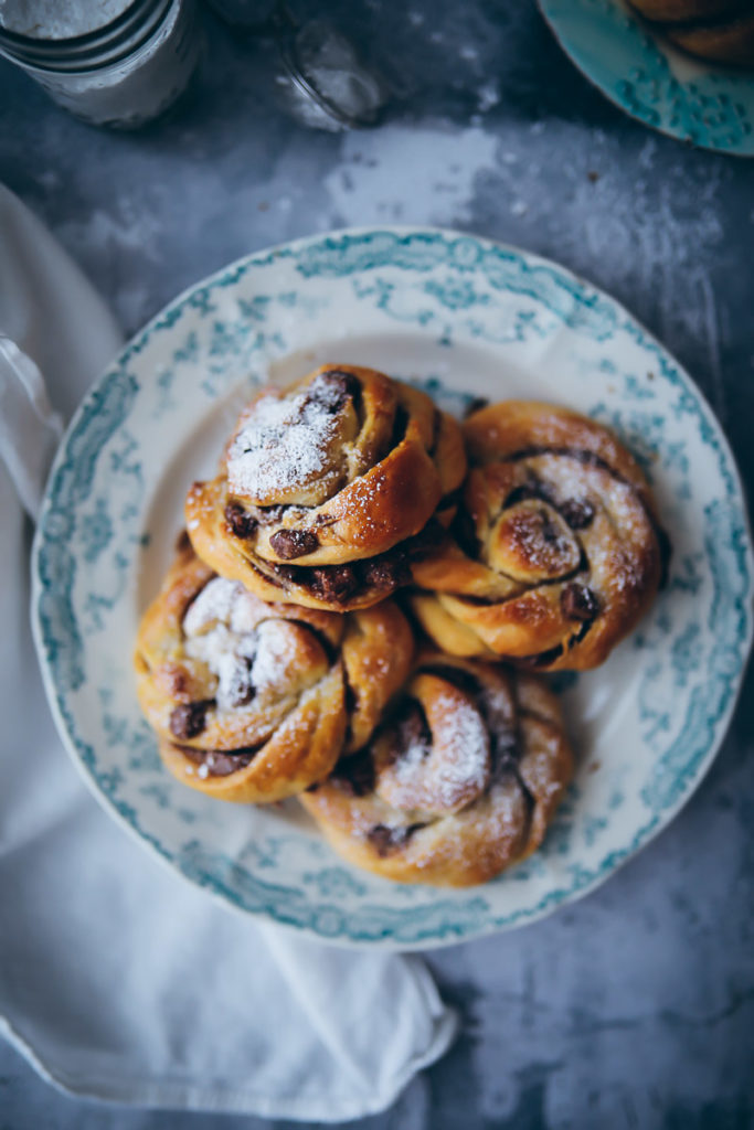 Nougat Zimtknoten schwedische zimtkringel Hefegebäck backen backrezent edeka backbuch zuckerzimtundliebe backblog foodblog