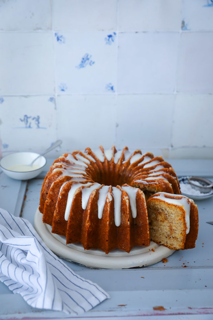 Nusskuchen Gugelhupf Haselnuss Kuchen Zimtfüllung zimtstreusel cinnamon streusel filled hazelnut bundt cake nordicware brilliance zuckerzimtundliebe foodblog backblog foodstyling napfkuchen food photography einfacher ruehrkuchen