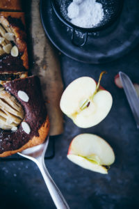 Versunkener Apfelkuchen vom Blech als Marmorkuchen Einfacher Apfelkuchen apple Marble cake sheet cake zuckerzimtundliebe foodblog backblog backen mit Äpfeln apfelrezepte foodstyling food photography