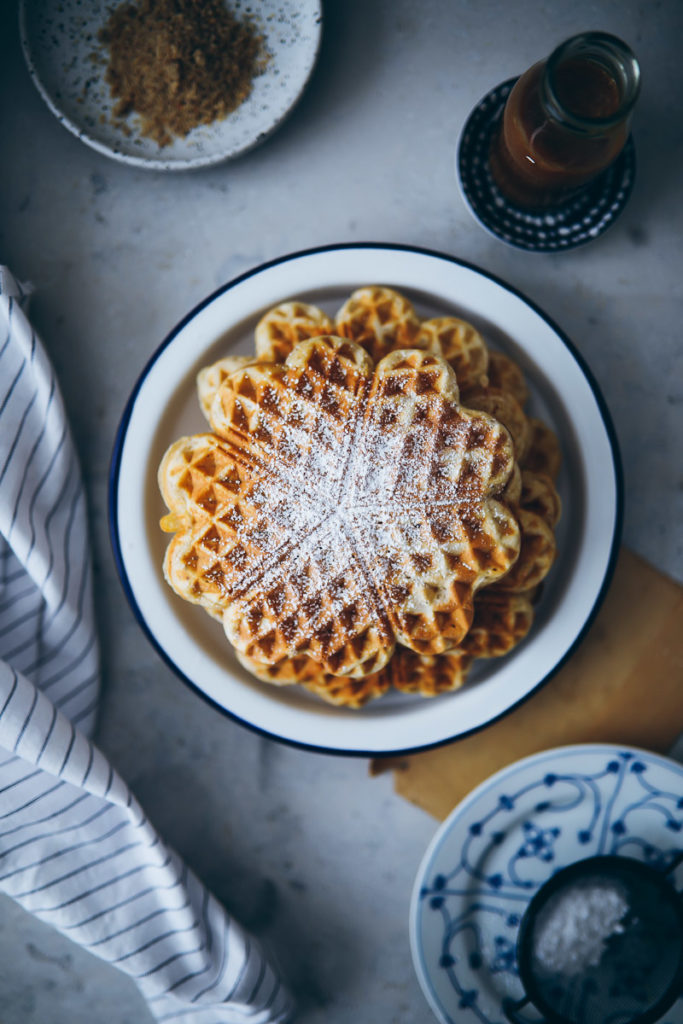 einfache Haselnusswaffeln Waffelrezept Waffelteig selber machen zuckerzimtundliebe hazelnut waffles recipe foodstyling food photography