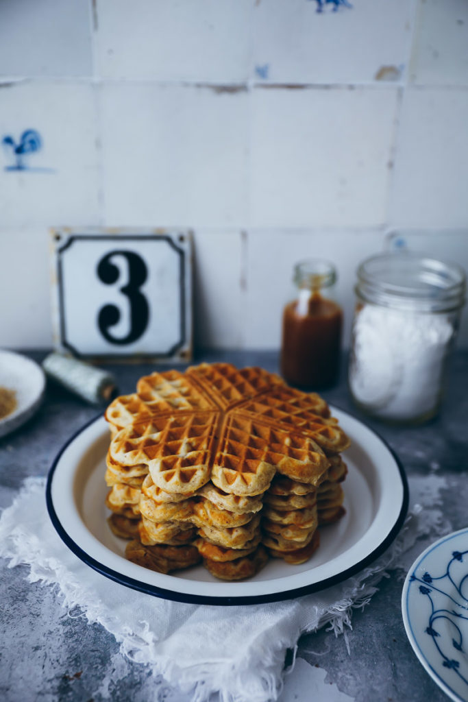 einfache Haselnusswaffeln Waffelrezept Waffelteig selber machen zuckerzimtundliebe hazelnut waffles recipe foodstyling food photography