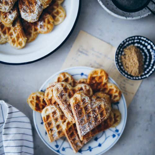 einfache Haselnusswaffeln Waffelrezept Waffelteig selber machen zuckerzimtundliebe hazelnut waffles recipe foodstyling food photography