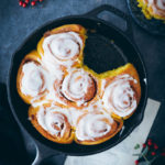 Kürbis Zimtschnecken Rezept pumpkin cinnamon Rolls Hefeteig Trockenhefe Kürbisrezept backen mit Kürbis zuckerzimtundliebe foodblog backblog thebakefeed einfache zimtschnecken foodstyling food photography