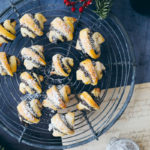Rugelach Rezept Backrezept Weihnachtsplätzchen Mohnplätzchen Mohnfüllung Weihnachtskekse Weihnachtsbäckerei zuckerzimtundliebe foodstyling food photography poppy seed rugelach Mürbeteig Backblog