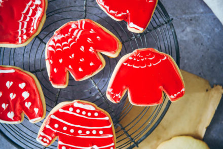 Ugly christmas sweater cookies ausstechplätzchen royal icing rezept einfach weihnachtsplätzchen dekorieren weihnachtsbäckerei zuckerzimtundliebe rezept mürbeteig kekse foodblog backblog foodstyling food photgraphy the bakefeed