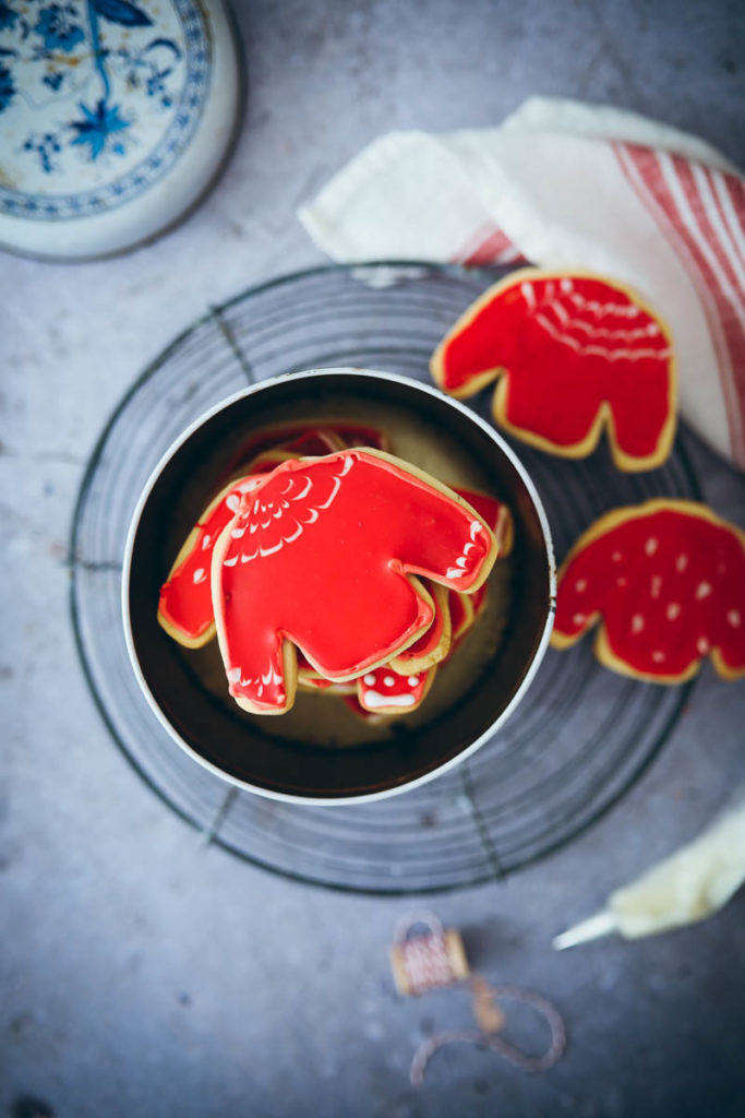 Ugly christmas sweater cookies ausstechplätzchen royal icing rezept einfach weihnachtsplätzchen dekorieren weihnachtsbäckerei zuckerzimtundliebe rezept mürbeteig kekse foodblog backblog foodstyling food photgraphy the bakefeed