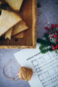 Shortbread Kardamom Weihnachtsplätzchen Rezept einfaches Shortbread Weihnachtsgewürze Weihnachtsgebäck backen weihnachtsbäckerei zuckerzimtundliebe foodblog backblog foodstyling food photography fuchs gewürze the bakefeed food 52grams