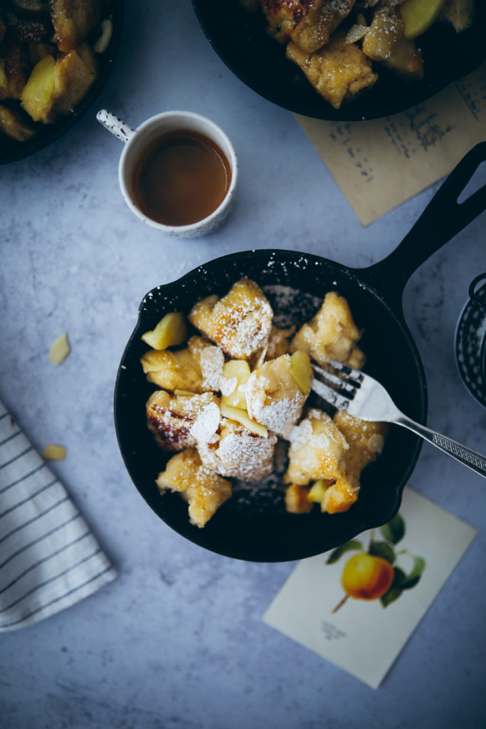 Apfel Kaiserschmarrn Rezept pulled pancake frühstück südtiroler apfelrezept soulfood rezept schmarrn aus dem ofen food styling food photography zuckerzimtundliebe backblog the bakefeed