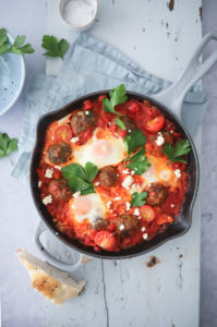Shakshuka Rezept Hackbällchen Shakshuka recipe eier in tomatensauce pochierte eier Frühstück Mittagessen Brunch Meatball Shakshuka recipe Foodstyling Food photography zuckerzimtundliebe foodblog backblog