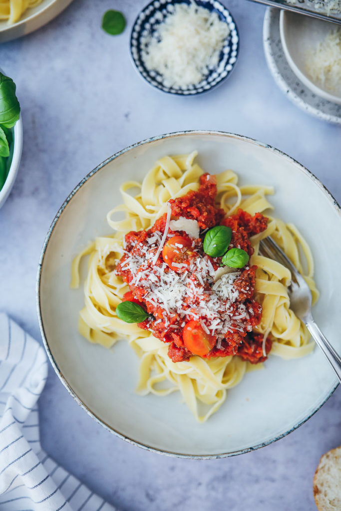 Einfache Bolognese Sauce selber machen Bolo wie beim Italiener Rezept zuckerzimtundliebe pasta bolo foodstyling food photography mittagessen nudelsauce ofen bolognese