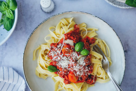 Einfache Bolognese Sauce selber machen Bolo wie beim Italiener Rezept zuckerzimtundliebe pasta bolo foodstyling food photography mittagessen nudelsauce ofen bolognese