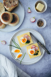 Kaesebrot Käsestulle Milram Käse Foodstyling Food photography brötchenrezept toastie rezept toasties selber machen english muffins recipe foodstyling food photography zuckerzimtundliebe deutscher foodblog bread rolls