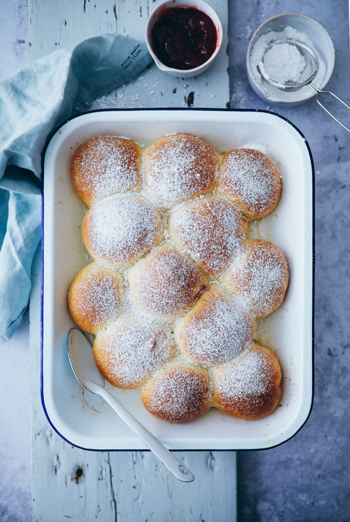 Ofen Berliner Rezept ohne Frittieren Berliner selber backen donuts oven baked old fashioned zuckerzimtundliebe foodblog foodstyling marmeladenfüllung puderzucker gebäck hefeteig einfaches hefeteigrezept foodstylist the bakefeed backblog