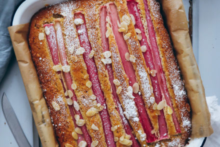 Einfaches Rhabarber Kuchen Rezept Nusskuchen Blechkuchen easy rhubarb cake zuckerzimtundliebe foodblog backblog food styling bakefromscratch the bakefeed haselnuss hazelnut nut cake