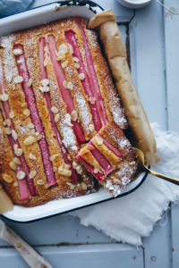 Einfaches Rhabarber Kuchen Rezept Nusskuchen Blechkuchen easy rhubarb cake zuckerzimtundliebe foodblog backblog food styling bakefromscratch the bakefeed haselnuss hazelnut nut cake