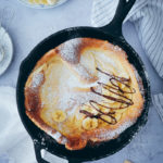 rezept dutch baby ofenpfannkuchen german pancake amerikansche Pfannkuchen aus dem Ofen frühstücksrezept banane schokolade banana dutch baby recipe foodstyling Food photography german foodblog deutscher foodblog backen backblog bakefeed breakfast brunch ideas brunchrezept