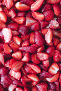 Erdbeer Kaesekuchen blech cheesecake strawberry baking sommerkuchen erdbeerkuchen quark käsekuchen foodstylist food styling food photography bakefeed zuckerzimtundliebe