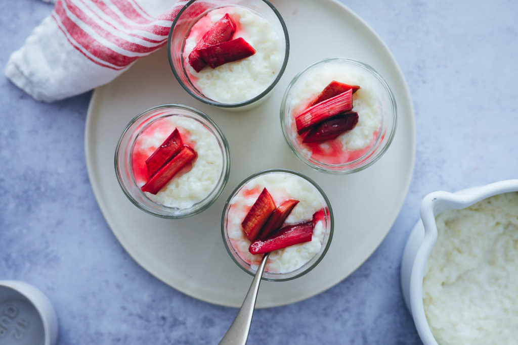 Rhabarber Milchreis ofengerösteter Rhabarber Rhabarbersirup Rhabarberrezepte Rhabarberkompott wie macht man milchreis rice pudding rhubarb foodstyling food stylist food photography backblog zuckerzimtundliebe food 52 the bakefeed