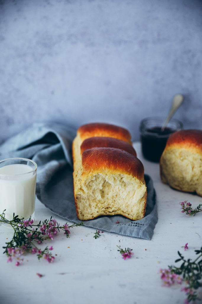 Einback süsses Hefebrot Milk bread recipe Rezept Brotrezept Grundrezept Hefeteig weiches brot hefezopf Trockenhefe zuckerzimtundliebe foodblog backblog foodstylist food styling food photography breakfast french bread food 52 the bakefeed