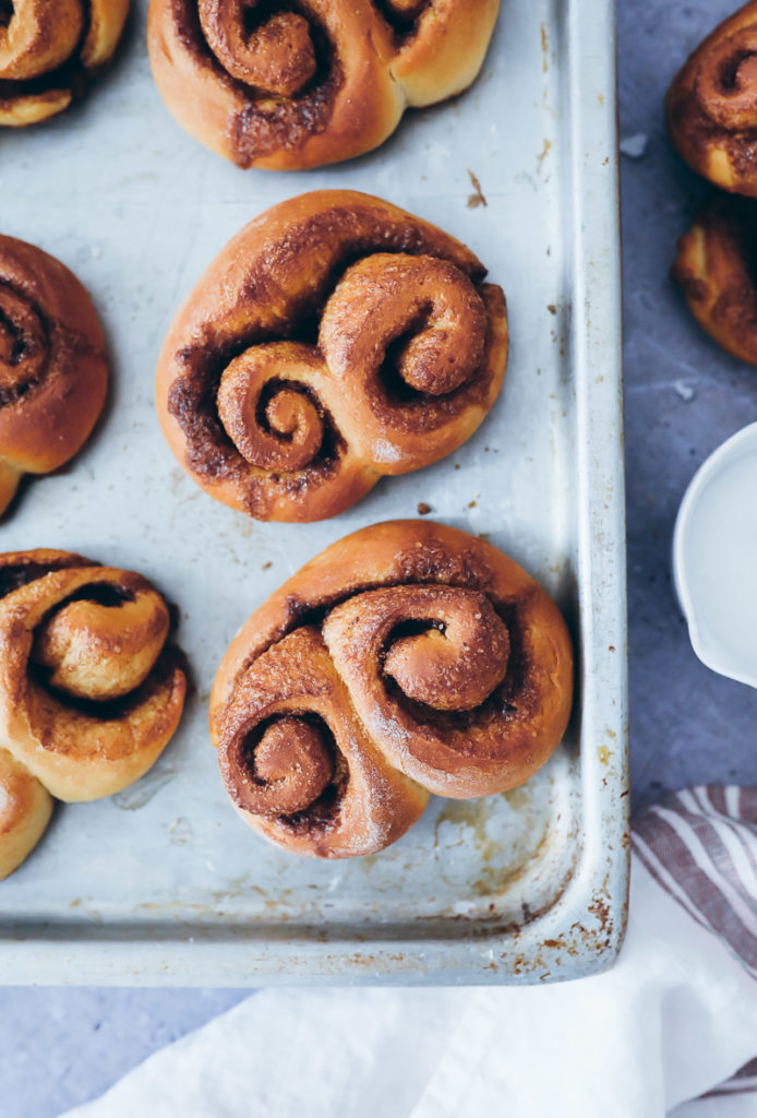 Doppelte Zimtschnecken beste Zimtschnecken selber machen foodblog foodstylist cinnamon roll twisted buns hefeteig food photography zuckerzimtundliebe foodblog backblog