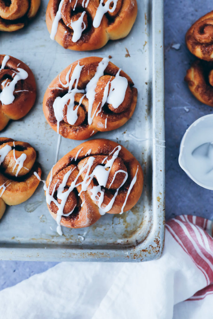 Doppelte Zimtschnecken beste Zimtschnecken selber machen foodblog foodstylist cinnamon roll twisted buns hefeteig food photography zuckerzimtundliebe foodblog backblog